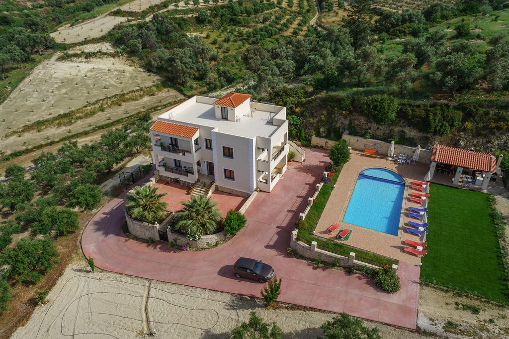 Villa Laga With Pool, 300M To Taverns, Childrens Area, Bbq! Kirianna Экстерьер фото