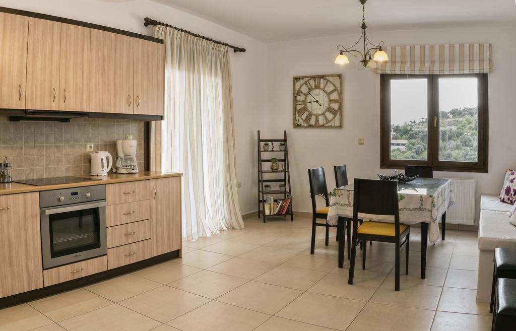 Villa Laga With Pool, 300M To Taverns, Childrens Area, Bbq! Kirianna Экстерьер фото