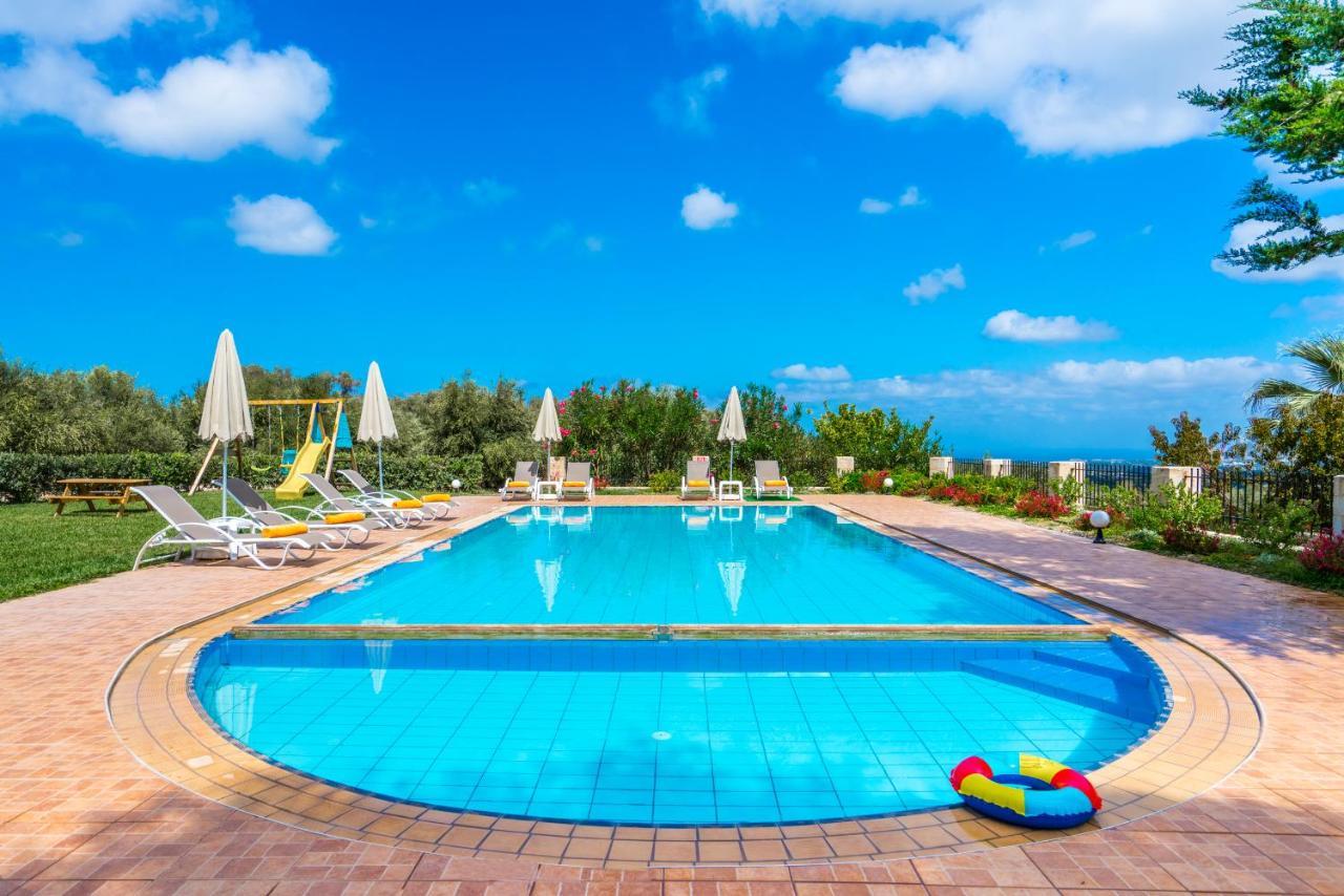 Villa Laga With Pool, 300M To Taverns, Childrens Area, Bbq! Kirianna Экстерьер фото